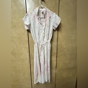Floral White and Pink Dress vintage cottage core 
Granny love shack fancy style